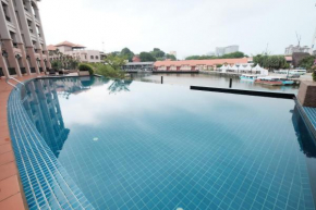 Отель Luxury on Melaka River  Мелака